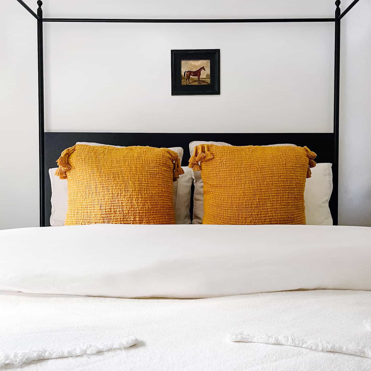 how to style a bed with throw pillows