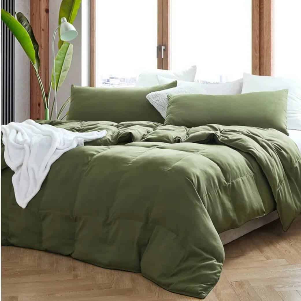 King Bed Comforter Set in Kelly Green.