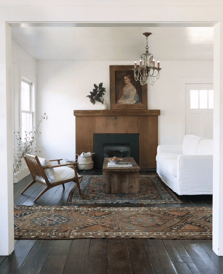 Decorative rug in a brown and white room.