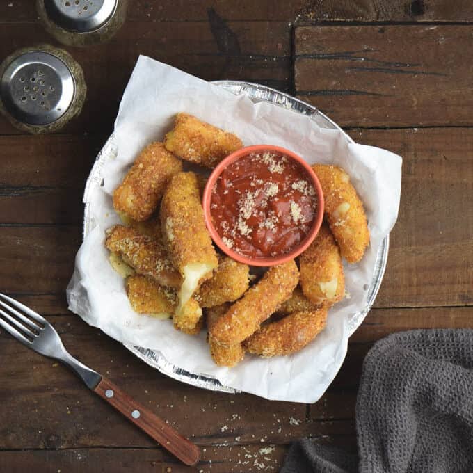 Mozerella Sticks Air Fryer Time on table
