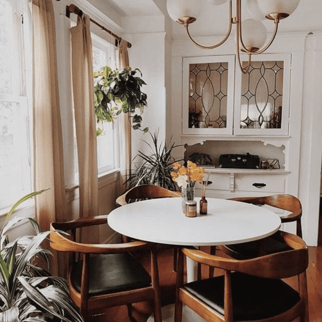corner dining area 